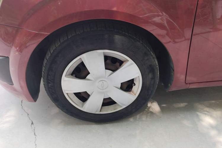 Used Chevrolet Aveo Sonic 2011 Sedan 1.4L MT SL Left Front Wheel Hub