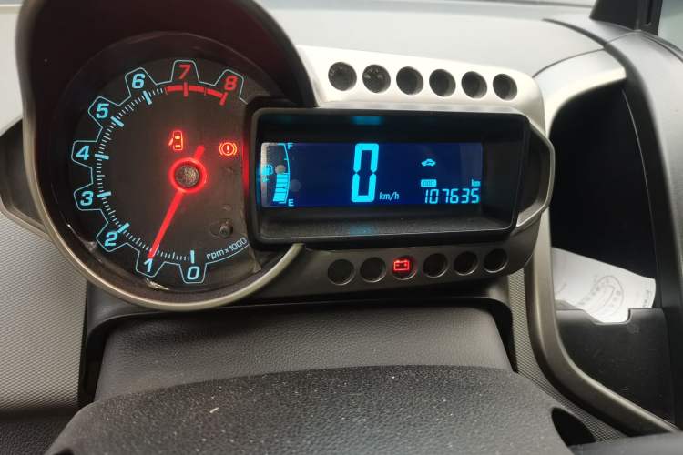 Used Chevrolet Aveo Sonic 2011 Sedan 1.4L MT SL Odometer Close Up
