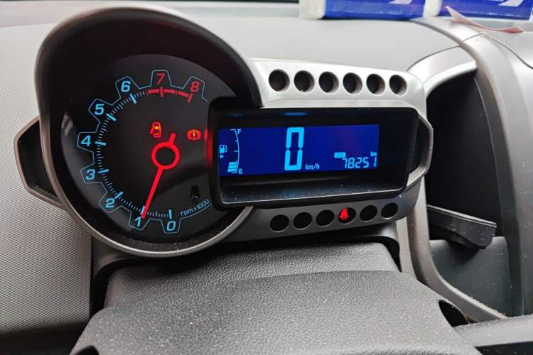 Used Chevrolet Aveo Sonic 2011 Sedan 1.4L Manual Transmission SE Odometer Close Up