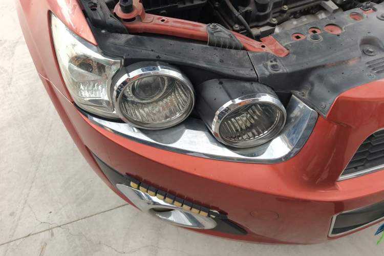 Used Chevrolet Aveo Sonic 2011 Sedan 1.4L Manual Transmission SE Right Front Headlight