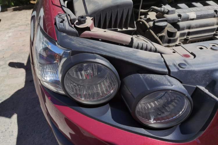 Used Chevrolet Aveo Sonic 2011 Sedan 1.4L MT SL Right Front Headlight