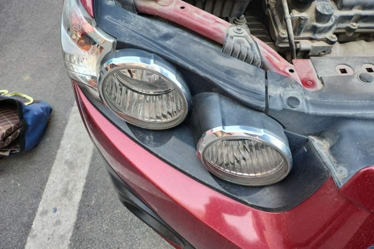 Used Chevrolet Aveo Sonic 2011 Sedan 1.4L Manual Transmission SE Right Front Headlight