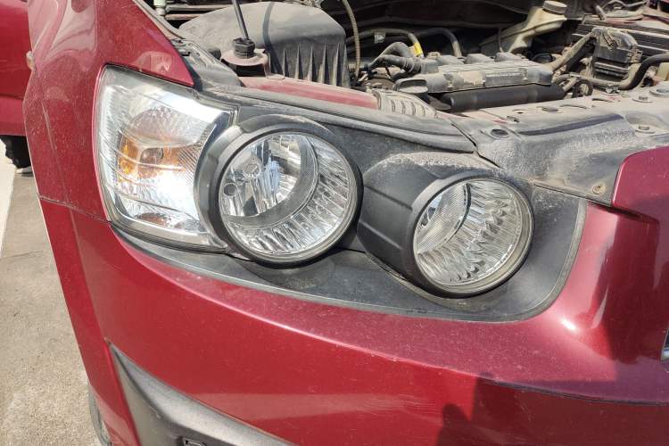 Used Chevrolet Aveo Sonic 2011 Sedan 1.4L MT SL Right Front Headlight