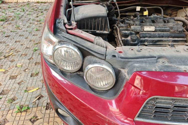 Used Chevrolet Aveo Sonic 2011 Sedan 1.4L Manual Transmission SE Right Front Headlight