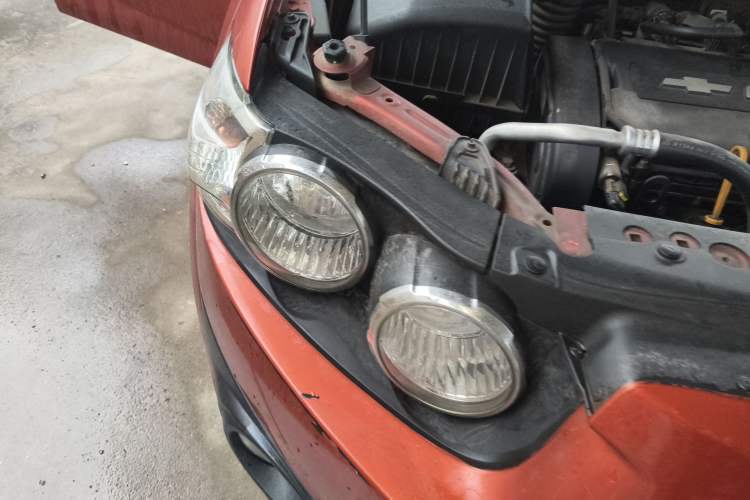 Used Chevrolet Aveo Sonic 2011 Hatchback 1.6L AT SX Right Front Headlight