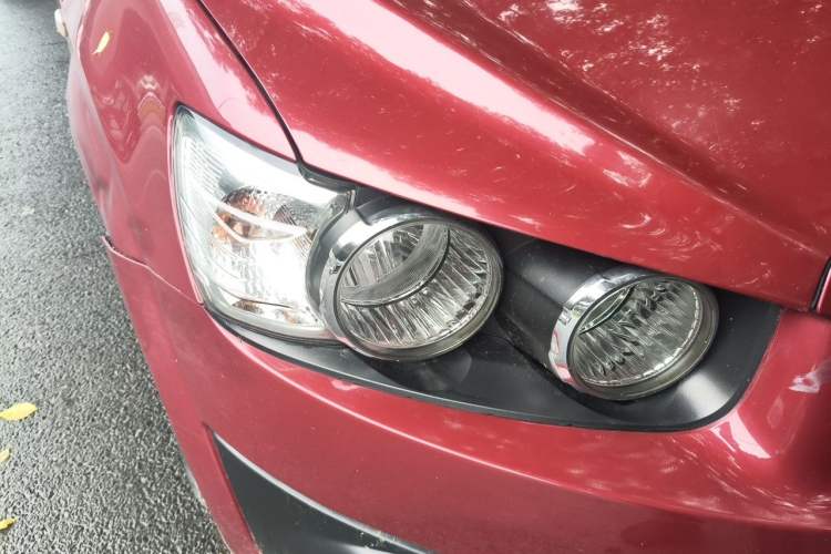 Used Chevrolet Aveo Sonic 2011 Sedan 1.4L Automatic SE Right Front Headlight