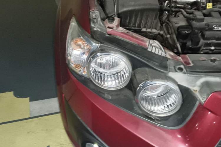 Used Chevrolet Aveo Sonic 2011 Sedan 1.4L Manual Transmission SE Right Front Headlight