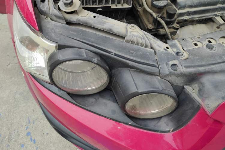 Used Chevrolet Aveo Sonic 2011 Sedan 1.4L MT SL Right Front Headlight