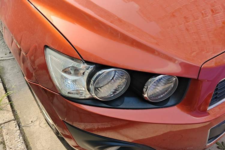 Used Chevrolet Aveo Sonic 2011 Sedan 1.4L Manual Transmission SE Right Front Headlight