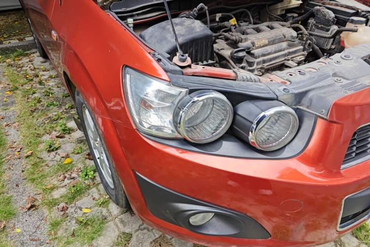 Used Chevrolet Aveo Sonic 2011 Sedan 1.4L Manual Transmission SE Right Front Headlight