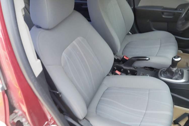 Used Chevrolet Aveo Sonic 2011 Sedan 1.4L MT SL Right Front Seat