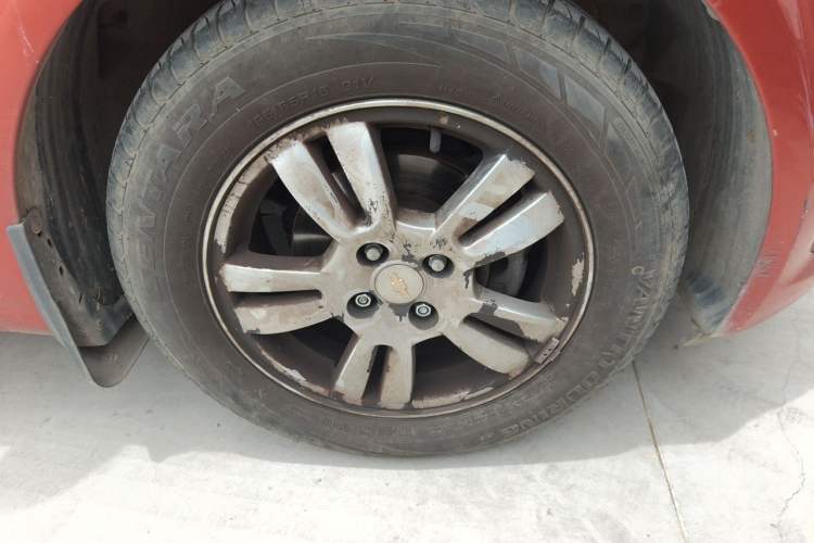 Used Chevrolet Aveo Sonic 2011 Sedan 1.4L Manual Transmission SE Right Front Wheel Hub