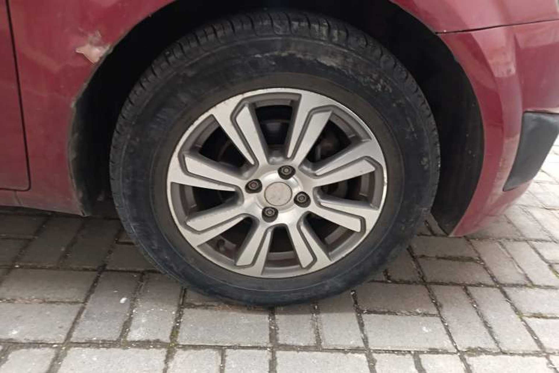 Used Chevrolet Aveo Sonic 2011 Sedan 1.4L MT SL Right Front Wheel Hub