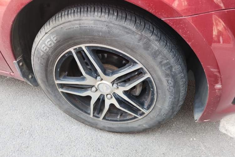 Used Chevrolet Aveo Sonic 2011 Sedan 1.4L Manual Transmission SE Right Front Wheel Hub