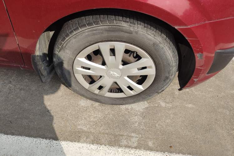 Used Chevrolet Aveo Sonic 2011 Sedan 1.4L MT SL Right Front Wheel Hub