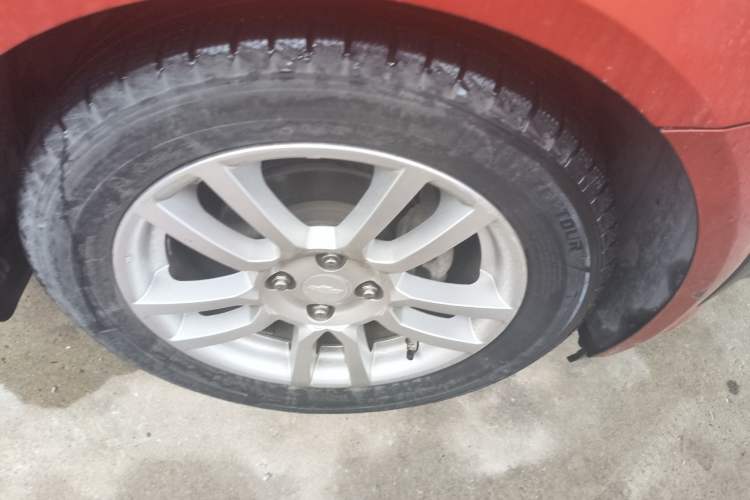 Used Chevrolet Aveo Sonic 2011 Hatchback 1.6L AT SX Right Front Wheel Hub