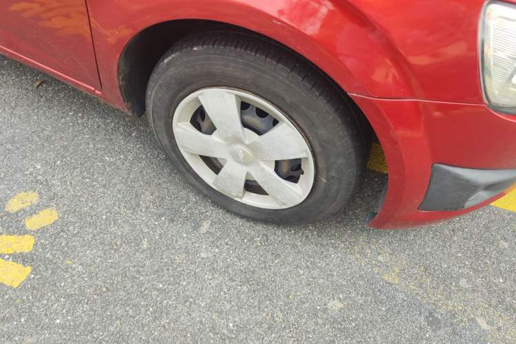 Used Chevrolet Aveo Sonic 2011 Sedan 1.4L Automatic SL Right Front Wheel Hub