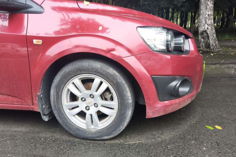 Used Chevrolet Aveo Sonic 2011 Sedan 1.4L Automatic SE Right Front Wheel Hub