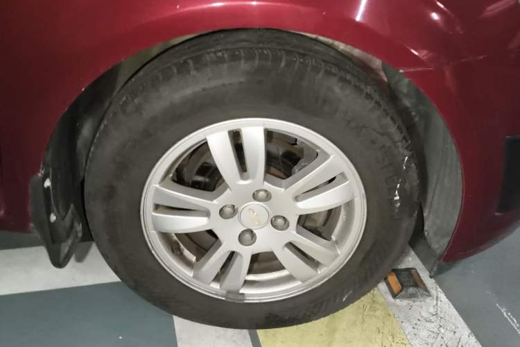 Used Chevrolet Aveo Sonic 2011 Sedan 1.4L Manual Transmission SE Right Front Wheel Hub