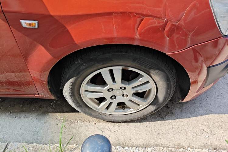 Used Chevrolet Aveo Sonic 2011 Sedan 1.4L Manual Transmission SE Right Front Wheel Hub