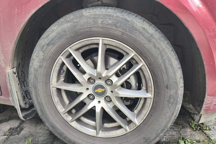 Used Chevrolet Aveo Sonic 2011 Sedan 1.4L MT SL Right Front Wheel Hub