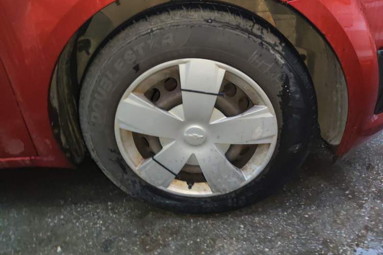 Used Chevrolet Aveo Sonic 2011 Sedan 1.4L MT SL Right Front Wheel Hub