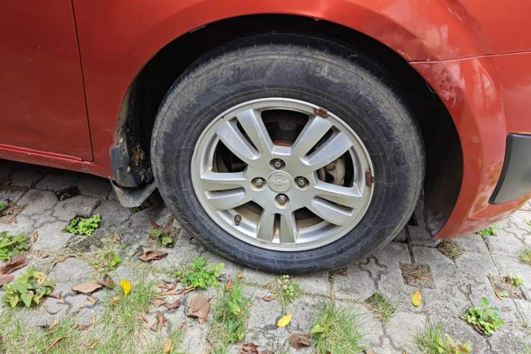 Used Chevrolet Aveo Sonic 2011 Sedan 1.4L Manual Transmission SE Right Front Wheel Hub