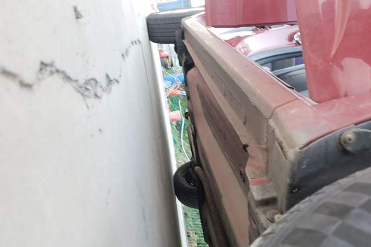 Used Chevrolet Aveo Sonic 2011 Sedan 1.4L MT SL Right Side Sill
