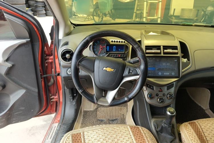 Used Chevrolet Aveo Sonic 2011 Sedan 1.4L Manual Transmission SE Steering Wheel