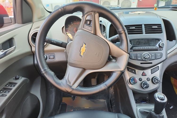 Used Chevrolet Aveo Sonic 2011 Sedan 1.4L Manual Transmission SE Steering Wheel