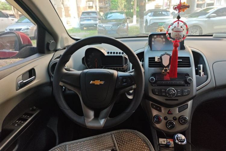 Used Chevrolet Aveo Sonic 2011 Sedan 1.4L Manual Transmission SE Steering Wheel
