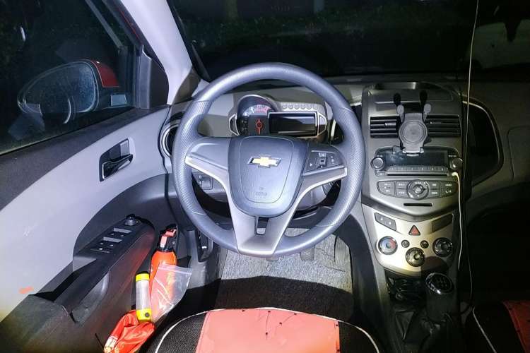 Used Chevrolet Aveo Sonic 2011 Sedan 1.4L Manual Transmission SE Steering Wheel