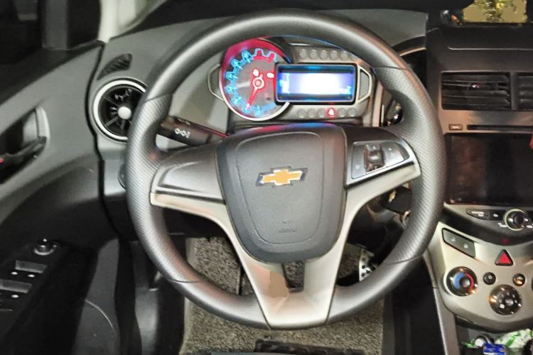 Used Chevrolet Aveo Sonic 2011 Sedan 1.4L Manual Transmission SE Steering Wheel