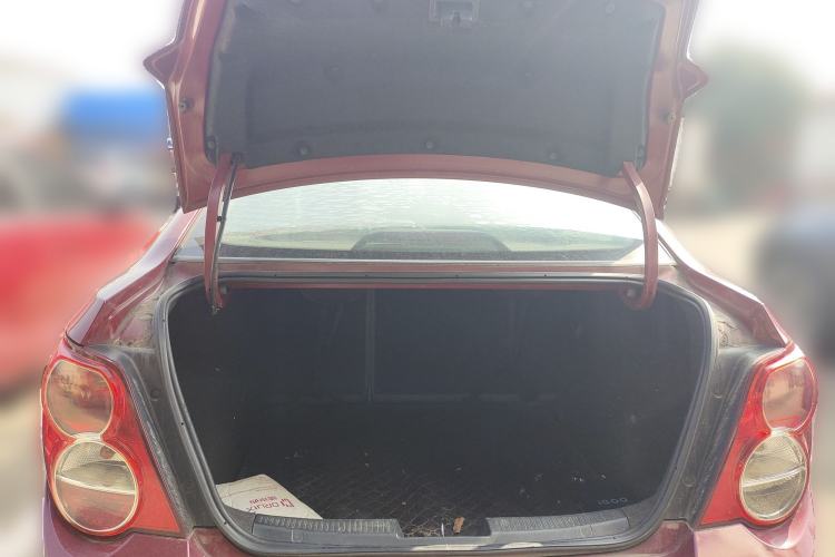 Used Chevrolet Aveo Sonic 2011 Sedan 1.4L MT SL Trunk