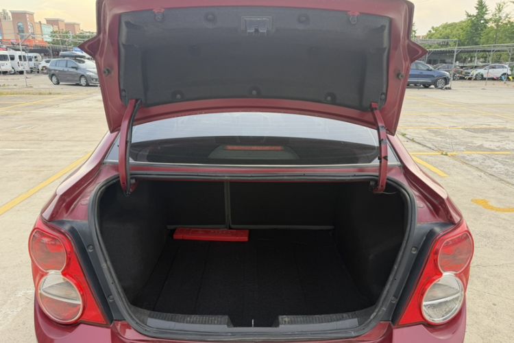 Used Chevrolet Aveo Sonic 2011 Sedan 1.4L Automatic SE Trunk