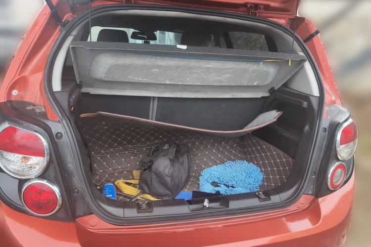 Used Chevrolet Aveo Sonic 2011 Hatchback 1.6L AT SX Trunk