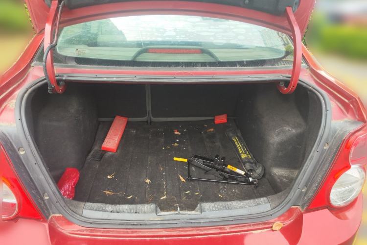 Used Chevrolet Aveo Sonic 2011 Sedan 1.4L Automatic SL Trunk
