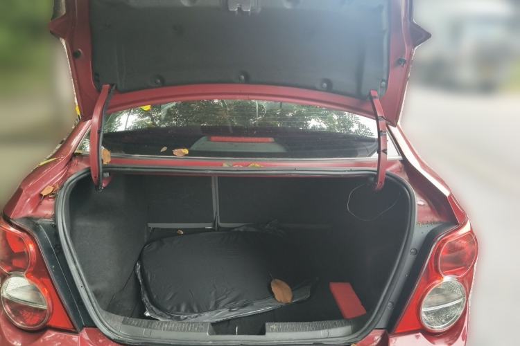 Used Chevrolet Aveo Sonic 2011 Sedan 1.4L Automatic SE Trunk