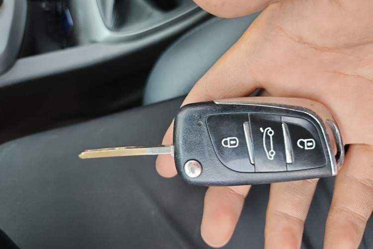 Used Chevrolet Aveo Sonic 2011 Sedan 1.4L Manual Transmission SE Vehicle Key