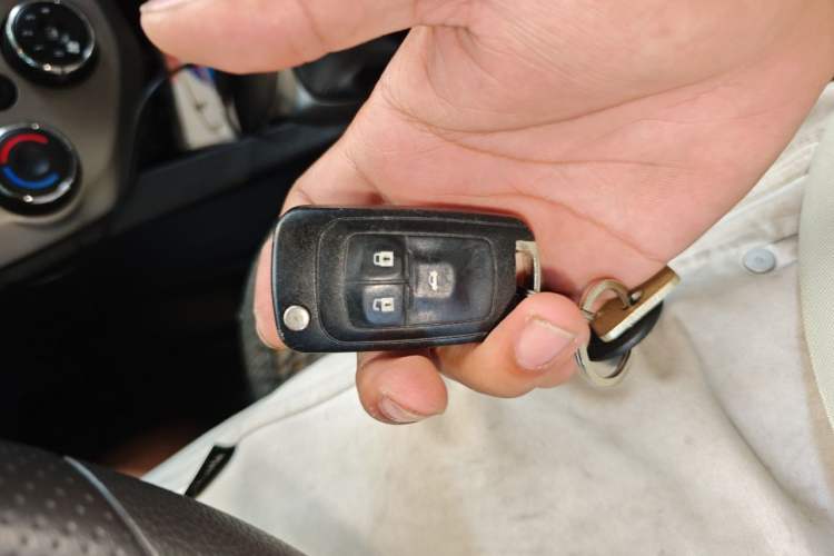Used Chevrolet Aveo Sonic 2011 Sedan 1.4L Manual Transmission SE Vehicle Key