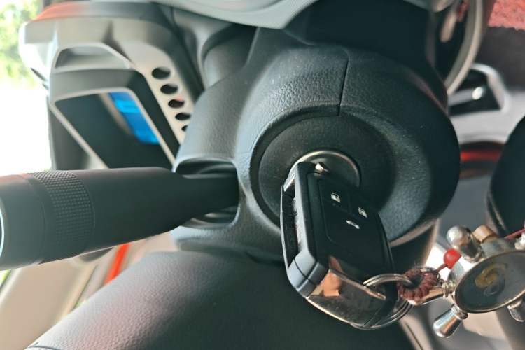 Used Chevrolet Aveo Sonic 2011 Sedan 1.4L Manual Transmission SE Vehicle Key