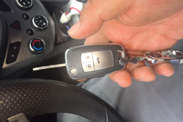 Used Chevrolet Aveo Sonic 2011 Sedan 1.4L Manual Transmission SE Vehicle Key