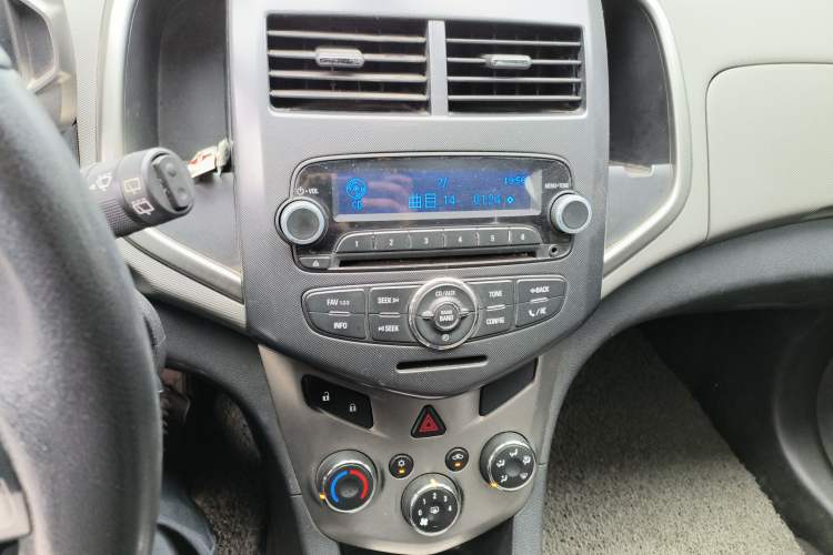 Used Chevrolet Aveo Sonic 2011 Hatchback 1.6L MT SX Audio And AC Panel