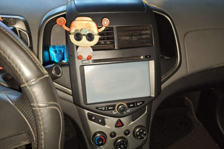 Used Chevrolet Aveo Sonic 2011 Sedan 1.4L MT SL Audio And AC Panel