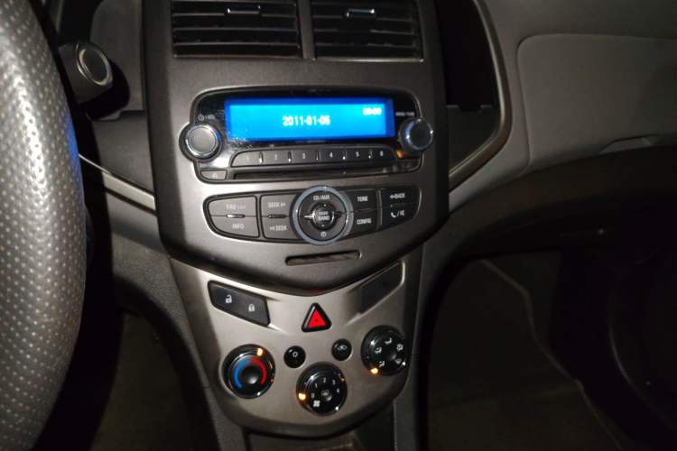 Used Chevrolet Aveo Sonic 2011 Hatchback 1.4L MT SE Audio And AC Panel