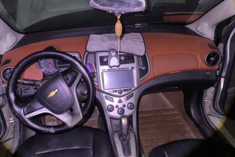 Used Chevrolet Aveo Sonic 2011 Sedan 1.4L Automatic SE Center Console
