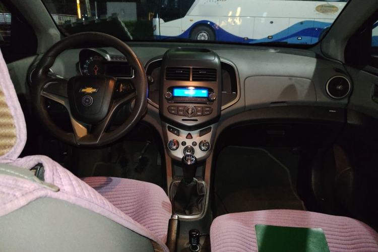 Used Chevrolet Aveo Sonic 2011 Hatchback 1.4L MT SE Center Console