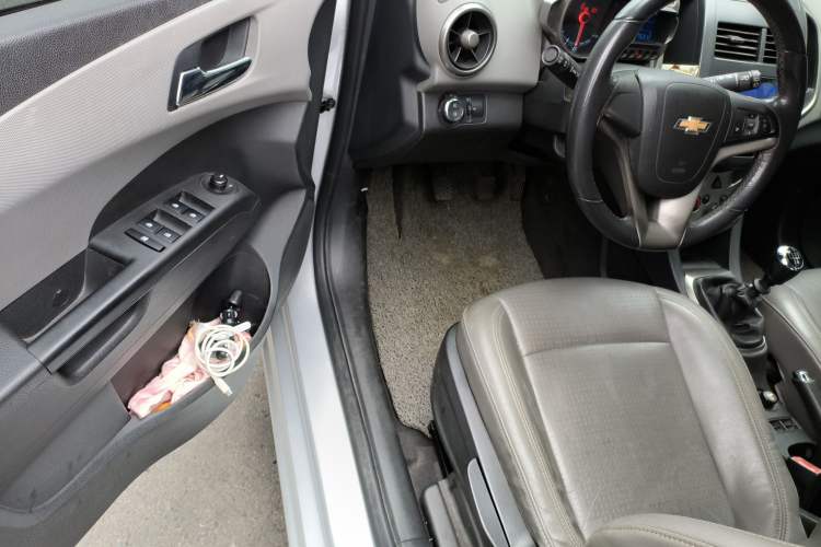 Used Chevrolet Aveo Sonic 2011 Hatchback 1.6L MT SX Driver Seat