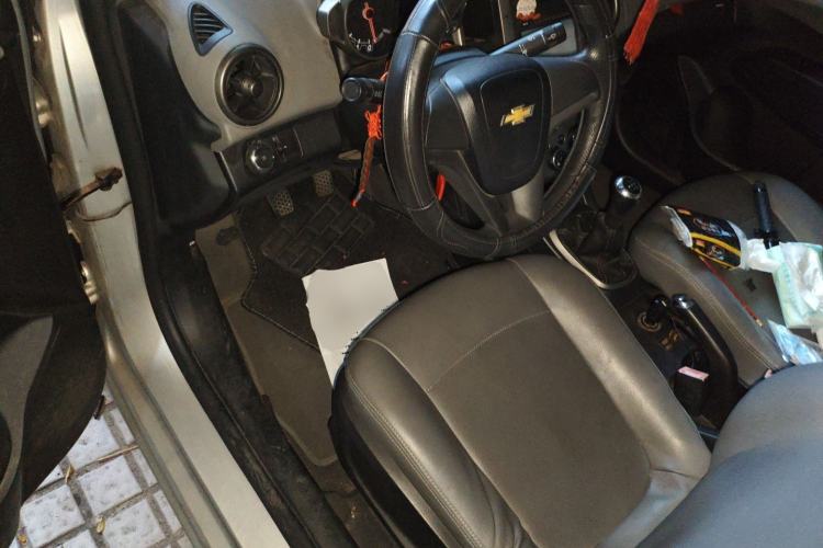 Used Chevrolet Aveo Sonic 2011 Sedan 1.4L MT SL Driver Seat