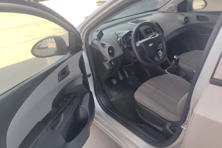 Used Chevrolet Aveo Sonic 2011 Sedan 1.4L MT SL Driver Seat